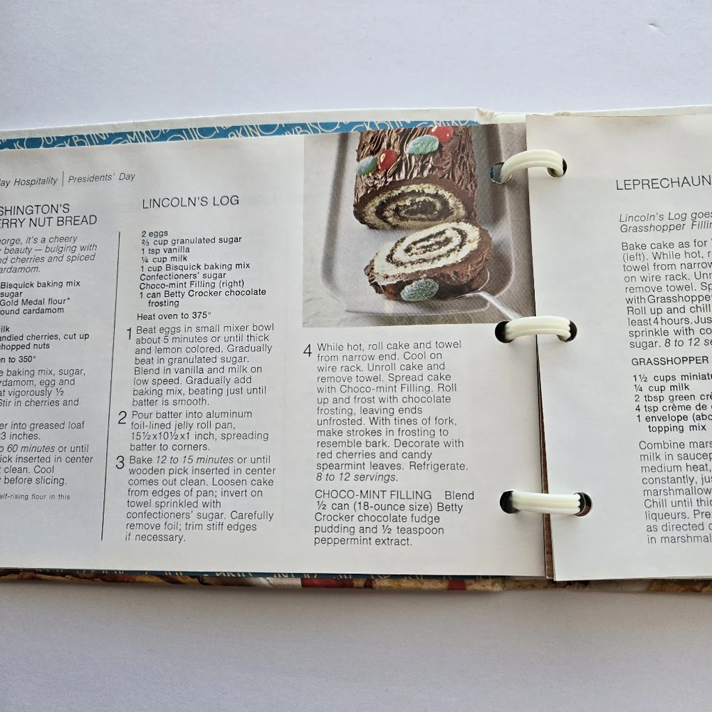 Vintage Betty Crocker's Bisquick Cookbook - Seven Mini Cookbooks In One 1977 HC